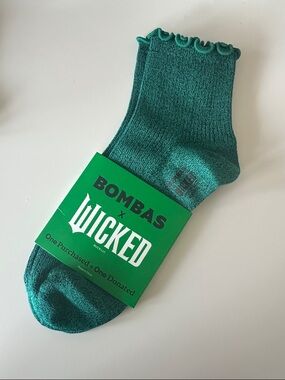 Wicked x Bombas Ruffle Quarter Socks (medium)
